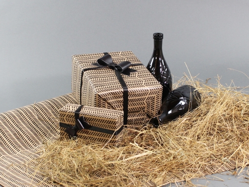 Geschenkpapier mit Druck auf der Rolle